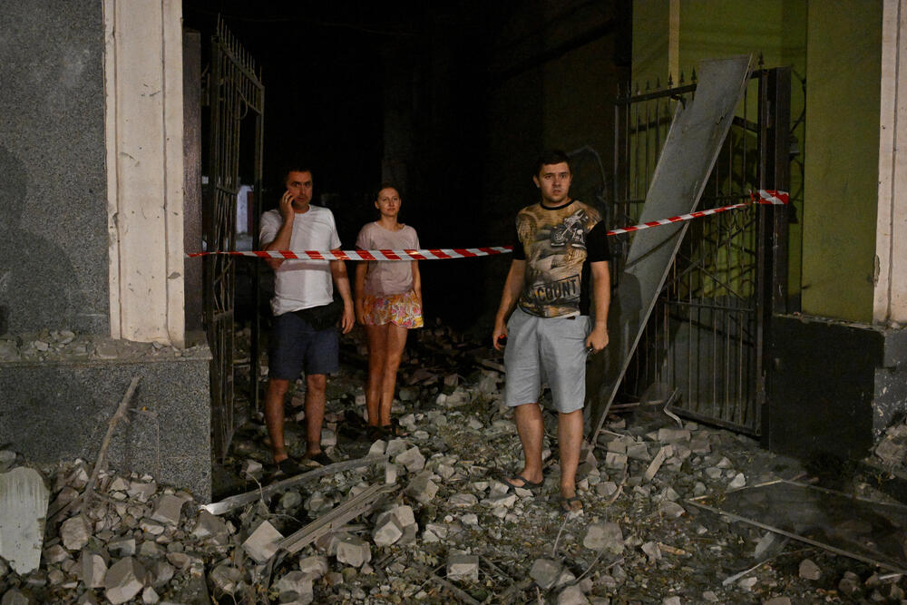 <p>Sistemi protivvazdušne odbrane Kijevske oblasti bili su angažovani nekoliko puta tokom noći da odbiju rakete i dronove usmjerene na ukrajinsku prijestonicu, saopštila je vojna administracija regiona na Telegramu</p>