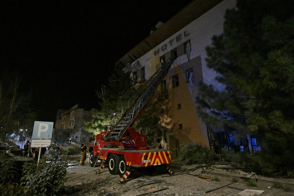 <p>Sistemi protivvazdušne odbrane Kijevske oblasti bili su angažovani nekoliko puta tokom noći da odbiju rakete i dronove usmjerene na ukrajinsku prijestonicu, saopštila je vojna administracija regiona na Telegramu</p>