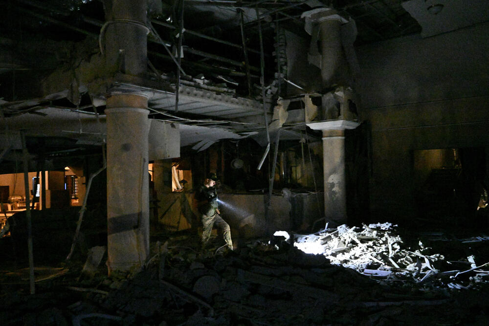 <p>Sistemi protivvazdušne odbrane Kijevske oblasti bili su angažovani nekoliko puta tokom noći da odbiju rakete i dronove usmjerene na ukrajinsku prijestonicu, saopštila je vojna administracija regiona na Telegramu</p>