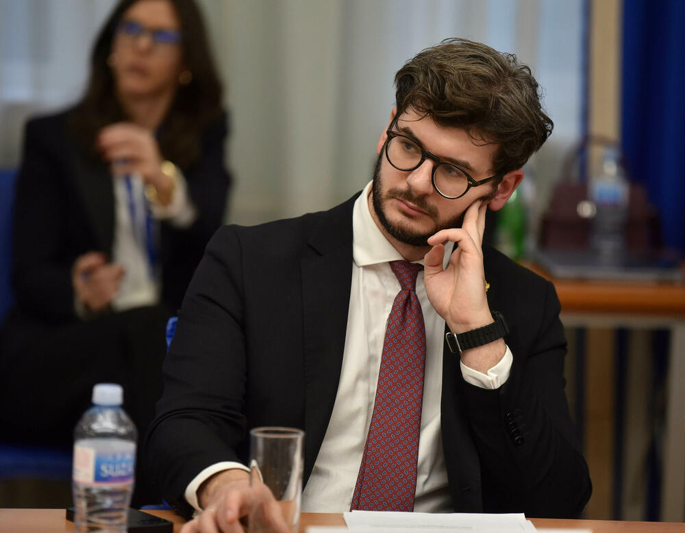 Dukaj mu ne šalje ugovore: Čarapić