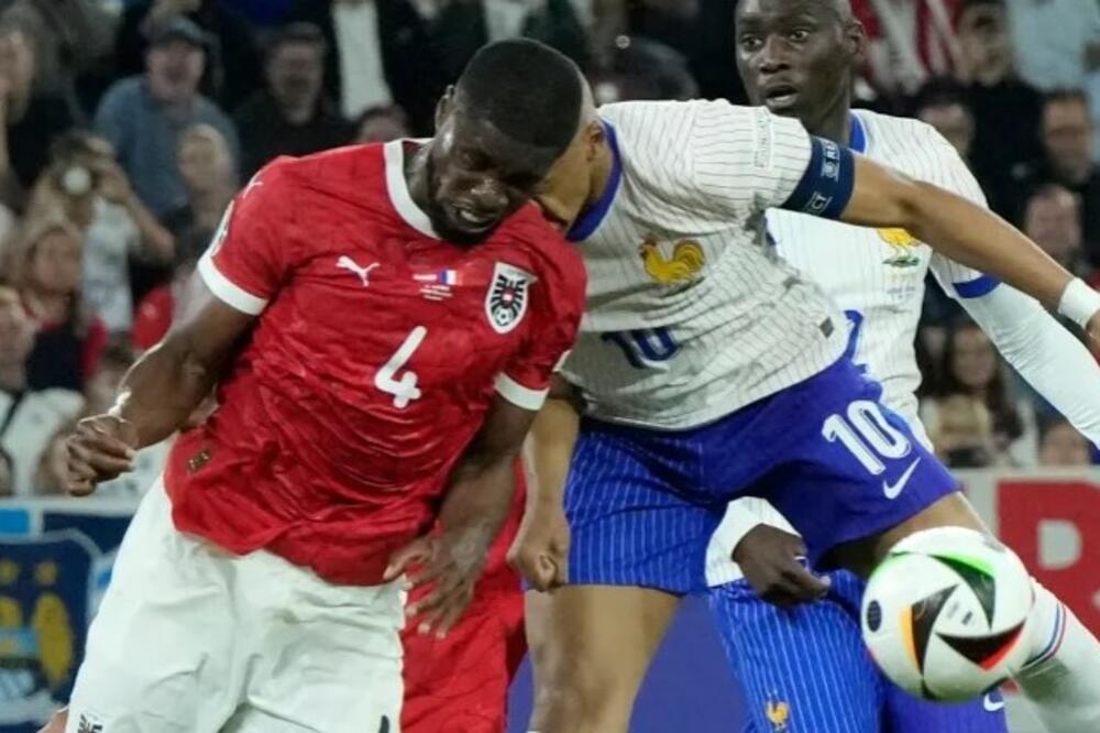 Danso na meču protiv Francuske tokom EP, Foto: Beta/AP