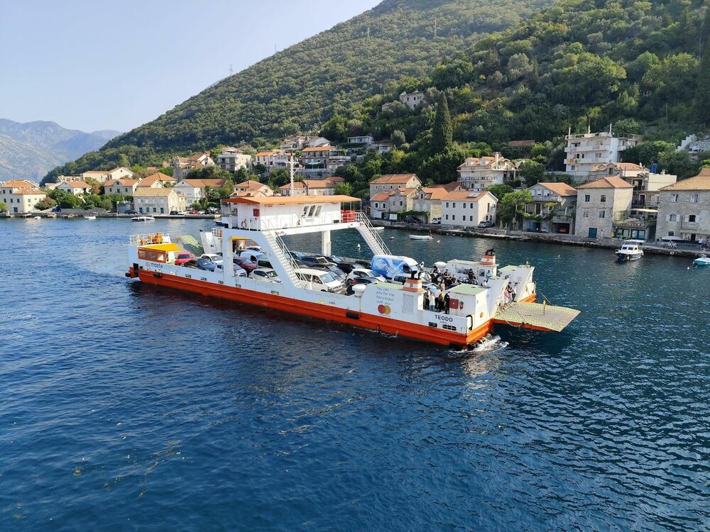 Ljetni red vožnje na trajektu Kamenari - Lepetane od ponedjeljka