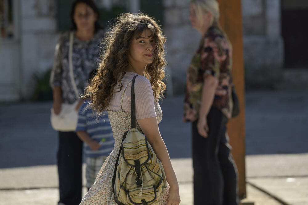 <p>Serija o ljubavi mlade Hrvatice i Srbina u haotičnom vremenu, već dva mjeseca se snima u Nikšiću i njegovoj okolini, a polako se i privodi kraju. Tim povodom za “Vijesti” su o “Tvrđavi” govorili reditelj Saša Hajduković i kreator serije Mirko Stojković</p>