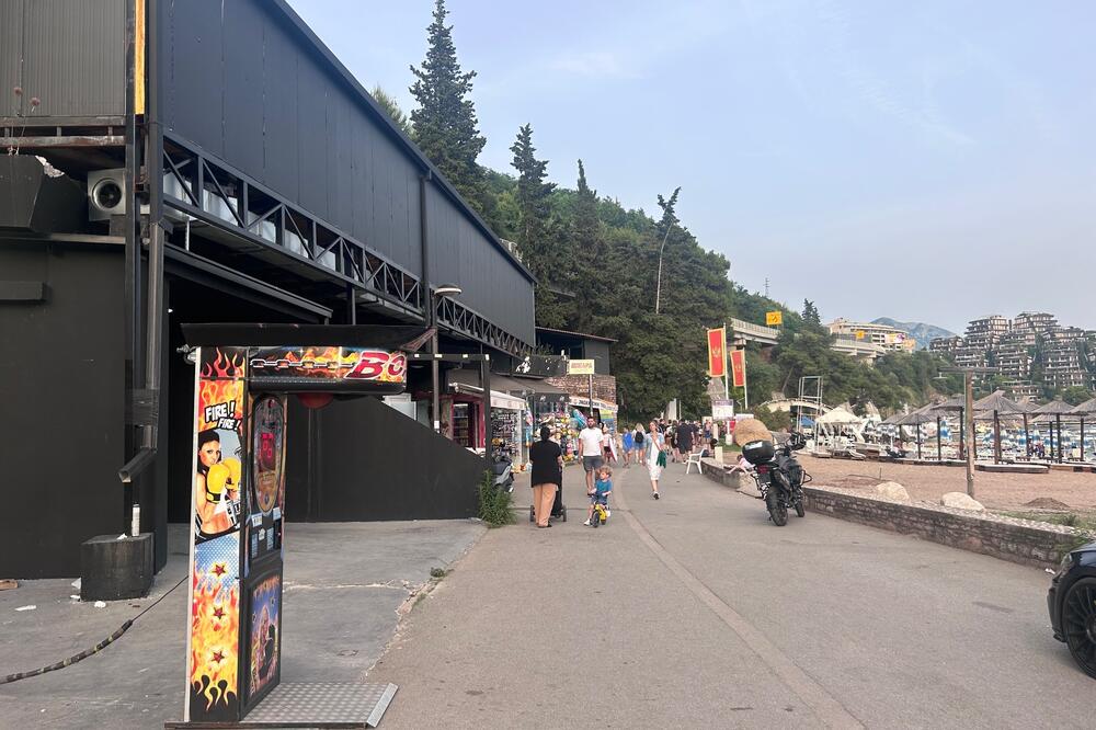 “Kruške” duž čitavog šetališta, Foto: Vuk Lajović