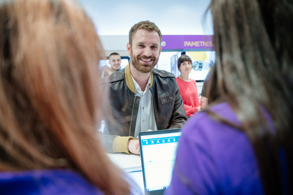 <p><em>Događaj kompanije One okupio je mnogo sadašnjih i budućih korisnika ove mreže na podgoričkom Rimskom trgu, sa svojim albumom sjajnih fotografija i sam postavši dio onih druženja za riznicu sjećanja.</em></p>