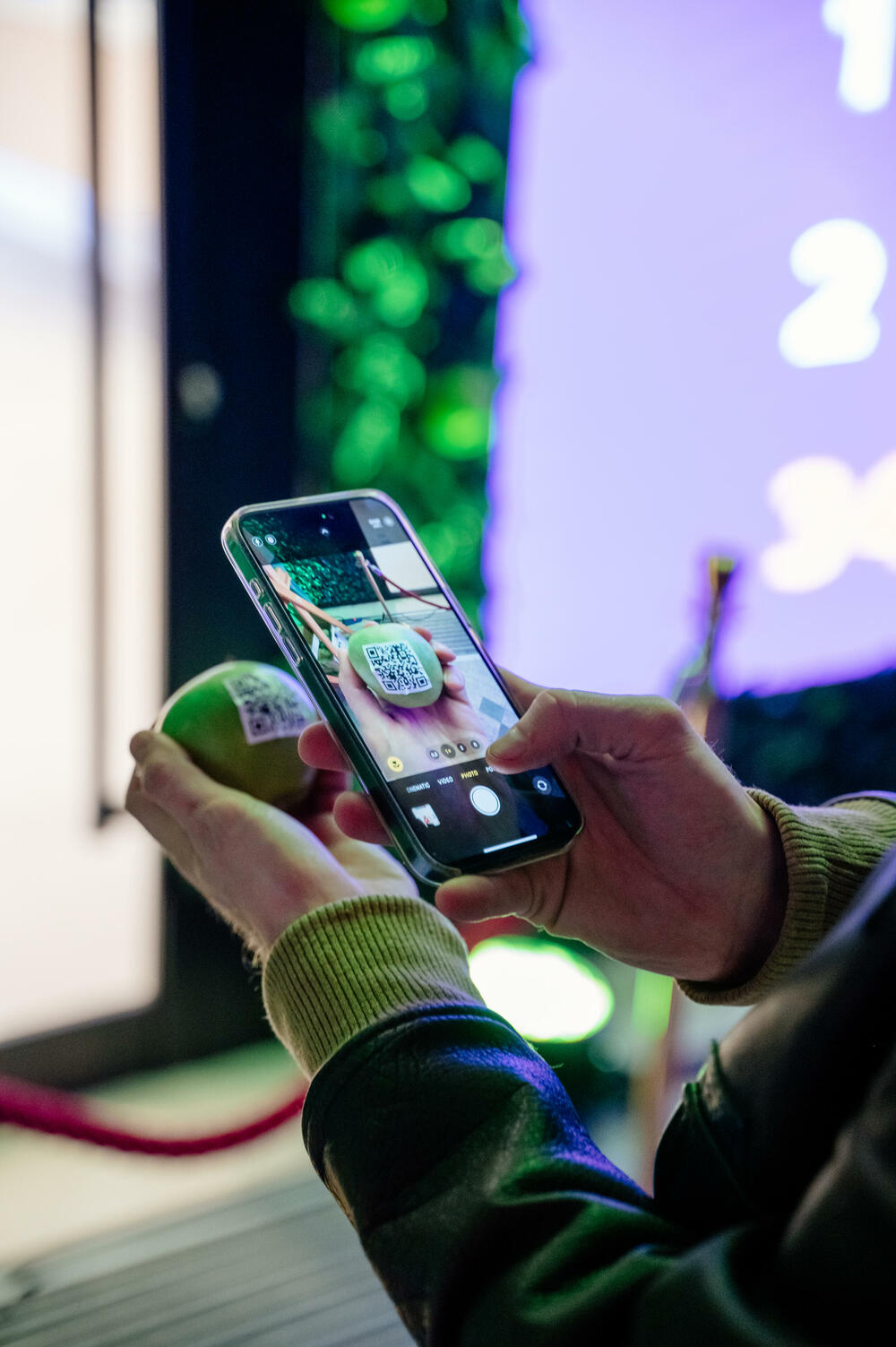 <p><em>Događaj kompanije One okupio je mnogo sadašnjih i budućih korisnika ove mreže na podgoričkom Rimskom trgu, sa svojim albumom sjajnih fotografija i sam postavši dio onih druženja za riznicu sjećanja.</em></p>