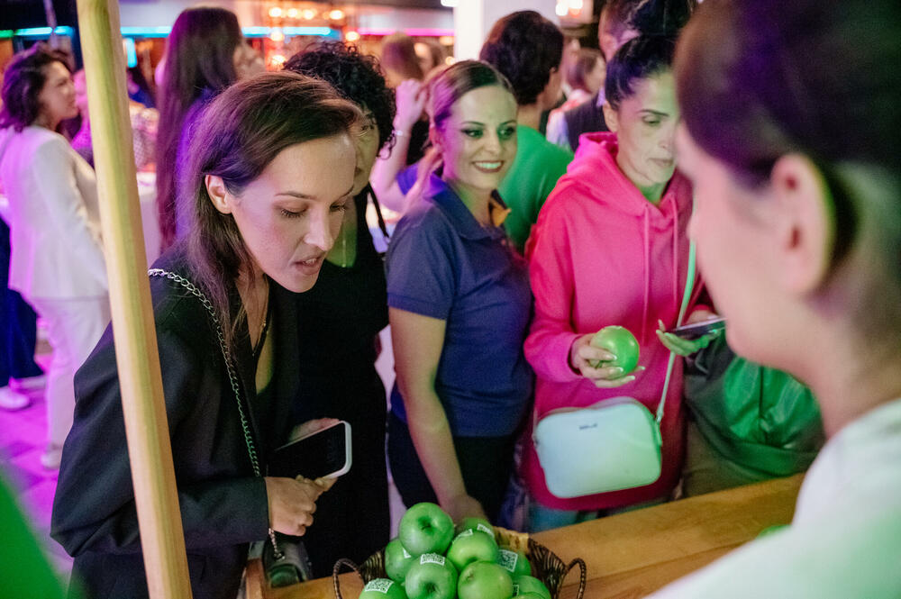 <p><em>Događaj kompanije One okupio je mnogo sadašnjih i budućih korisnika ove mreže na podgoričkom Rimskom trgu, sa svojim albumom sjajnih fotografija i sam postavši dio onih druženja za riznicu sjećanja.</em></p>