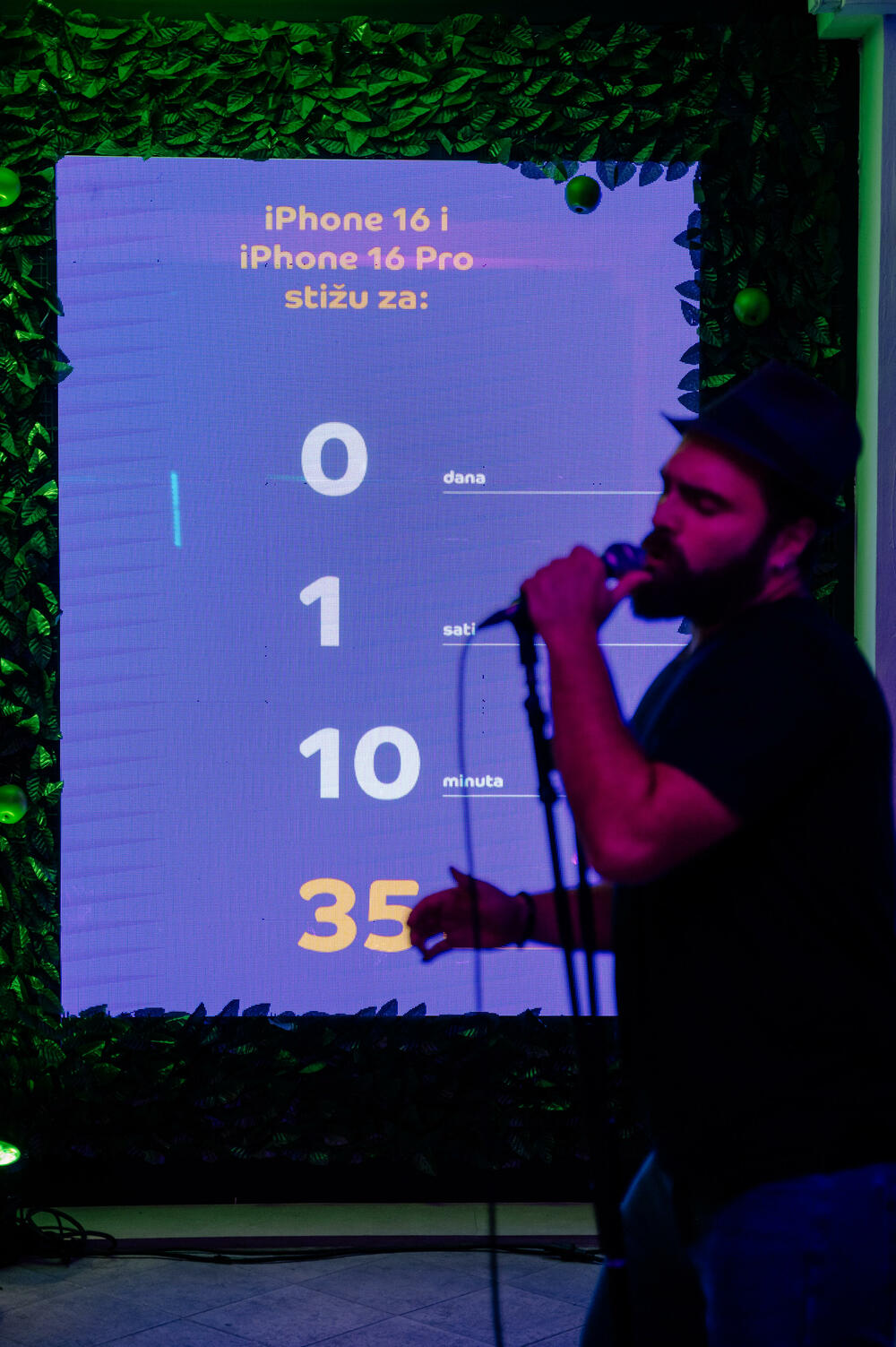 <p><em>Događaj kompanije One okupio je mnogo sadašnjih i budućih korisnika ove mreže na podgoričkom Rimskom trgu, sa svojim albumom sjajnih fotografija i sam postavši dio onih druženja za riznicu sjećanja.</em></p>