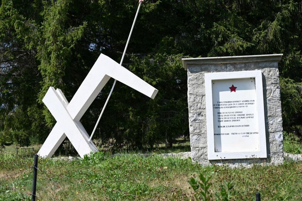 monument from 2 world war