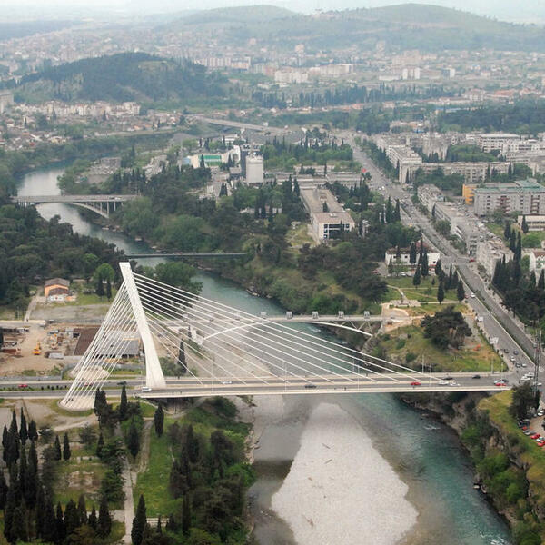 Od Kasarne dva putića...