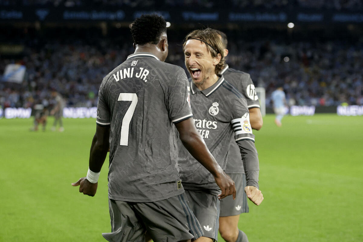 Сән-салтанат бөлмесінде қыз-келіншекпен секс