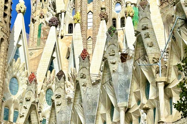 Antoni Gaudi &ndash; isposnik arhitekture