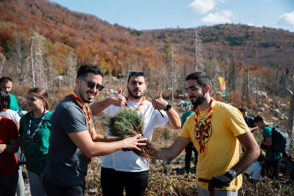 <p>Glavni koordinator projekta "Boranka", Borislav Jovović, istakao je da su vatrogasci, šumari i volonteri, nesebičnim zalaganjem, prije četiri godine uspjeli da spriječe širenje požara ka višim predjelima Vojnika, ali da su posljedice ipak vidljive</p>