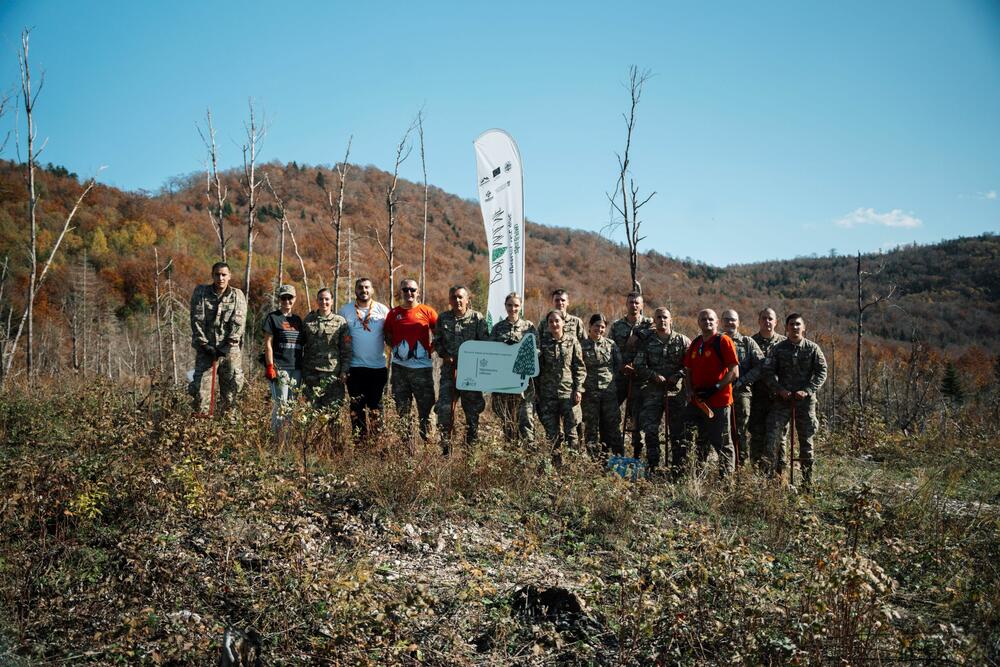 <p>Glavni koordinator projekta "Boranka", Borislav Jovović, istakao je da su vatrogasci, šumari i volonteri, nesebičnim zalaganjem, prije četiri godine uspjeli da spriječe širenje požara ka višim predjelima Vojnika, ali da su posljedice ipak vidljive</p>