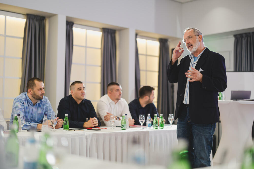 <p><em>Konstruktivna komunikacija kao temelj profesionalnog i ličnog rasta i satisfakcije</em></p>