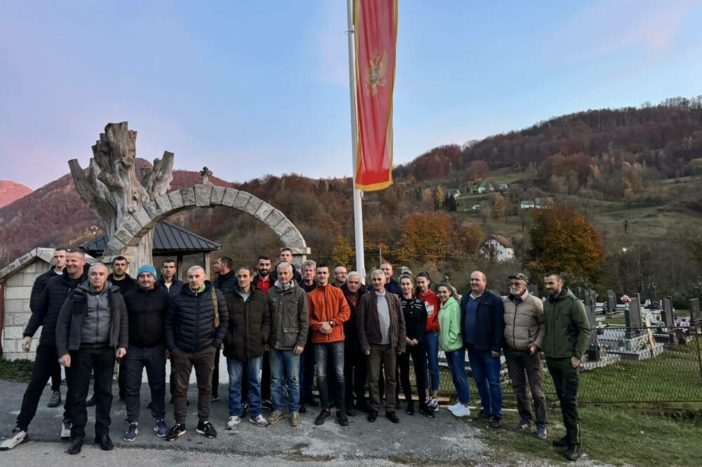 Mještani tvrde da će stražariti kraj jarbola, Foto: Privatna arhiva