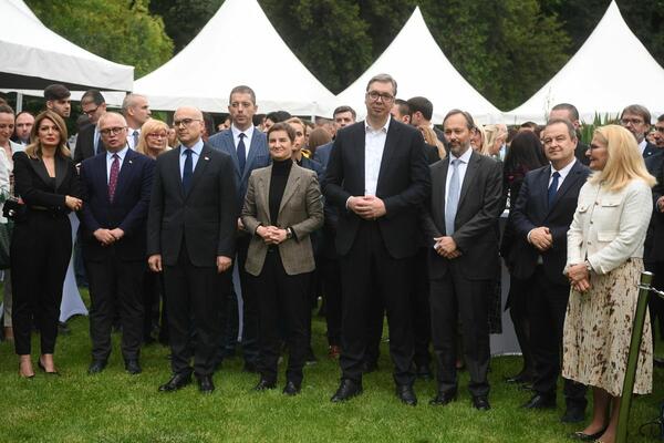 Da, ruke su vam krvave, a smrdite na pare