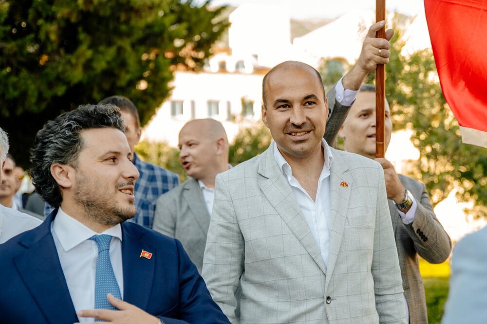 Predsjednik GP URA Dritan Abazović i nosilac liste te partije na lokalnim izborima u Budvi Blažo Rađenović, Foto: URA