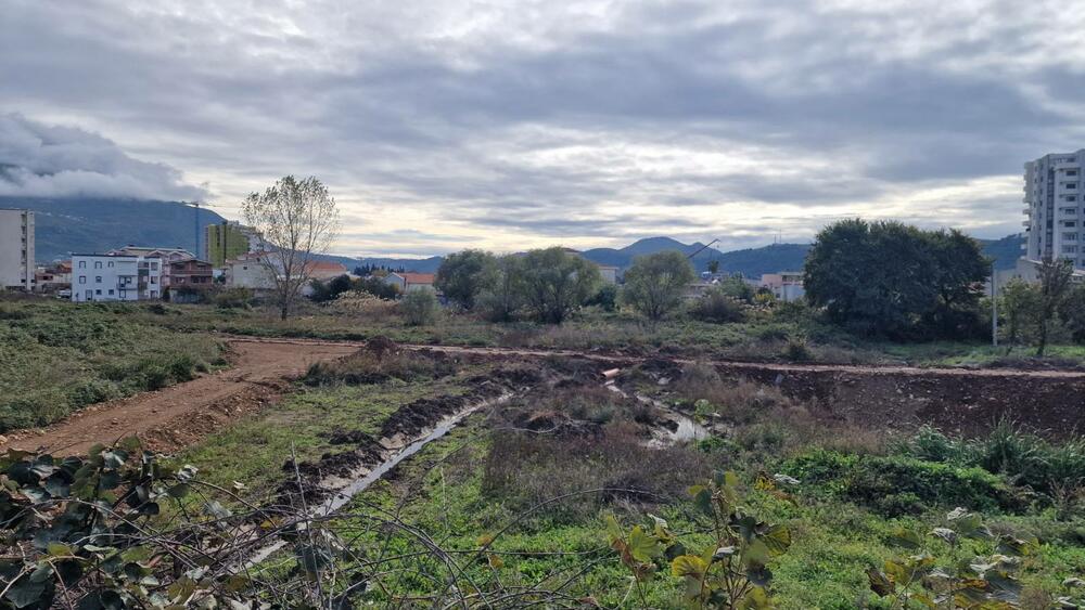 <p>"Vrhunac najblaže rečeno neodgovornog odnosa prema njima predstavlja ponuđeno obeštećenje koje definitivno neće i ne može biti mjera za štetu koju će ove porodice pretrpjeti", kažu iz Demokrata</p>