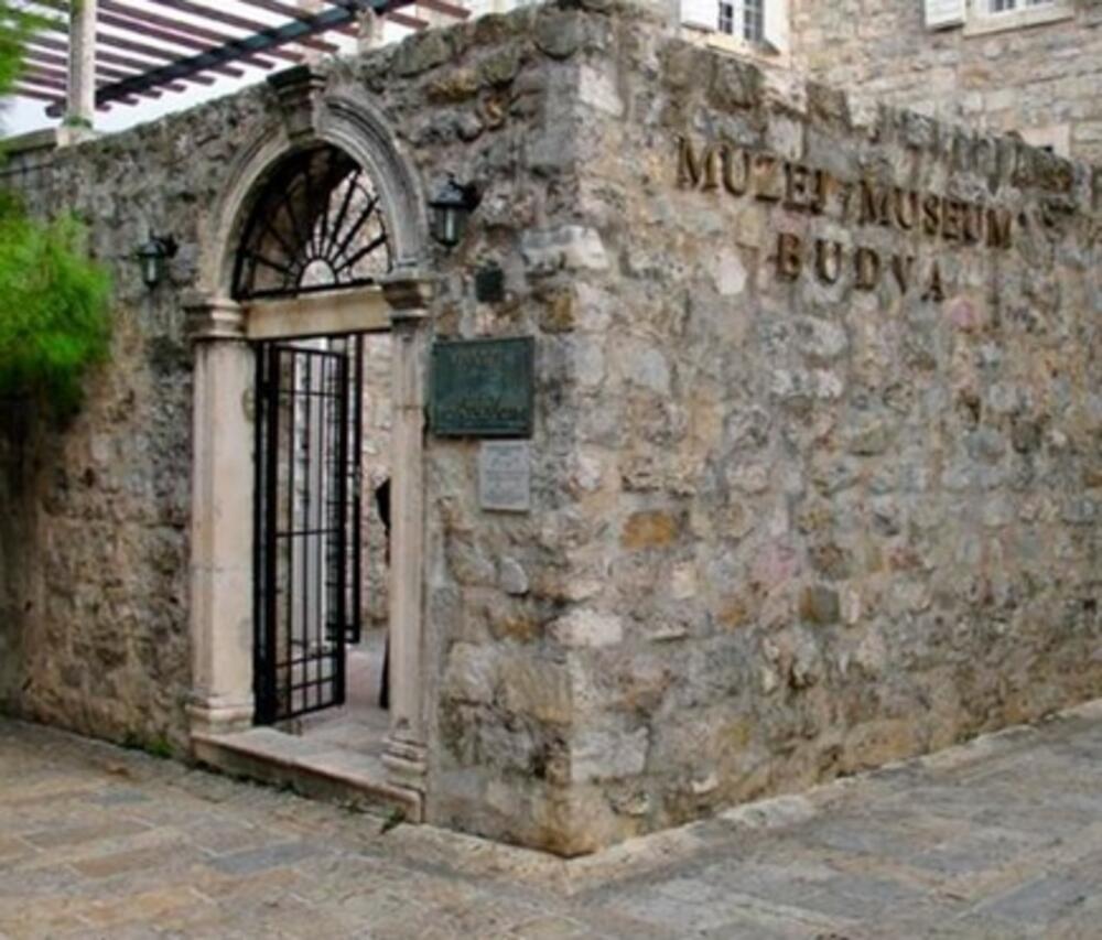 Muzeji v Budvi zaprli vrata zaradi družinske tragedije