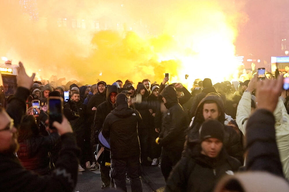 Navijači Makabija iz Tel Aviva na ulicama Amsterdama, Foto: Reuters