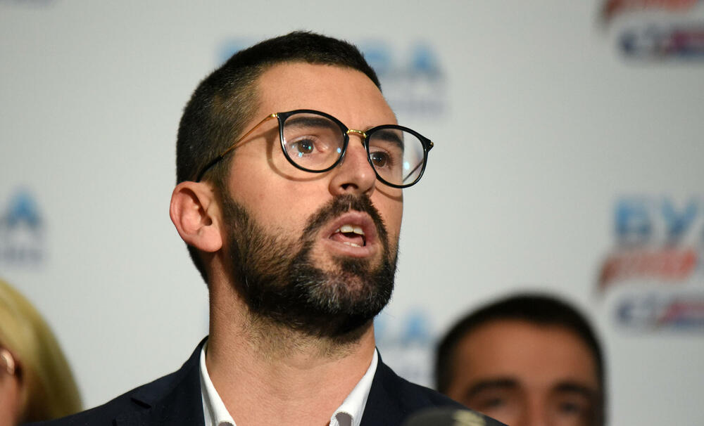 A, braća Ban: Mladen Mikijelj