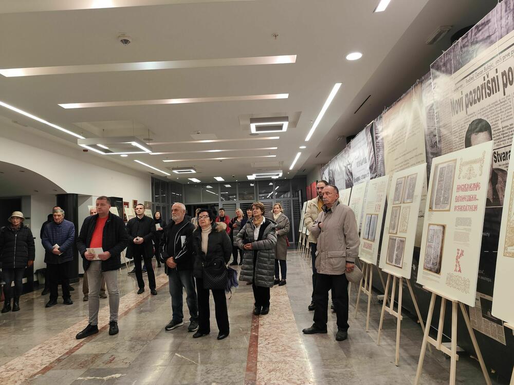 Sa izložbe u Nikšićkom pozorištu