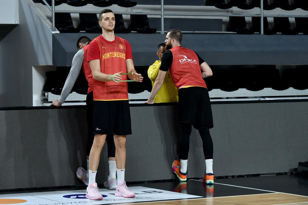 Simonović na jednom treningu