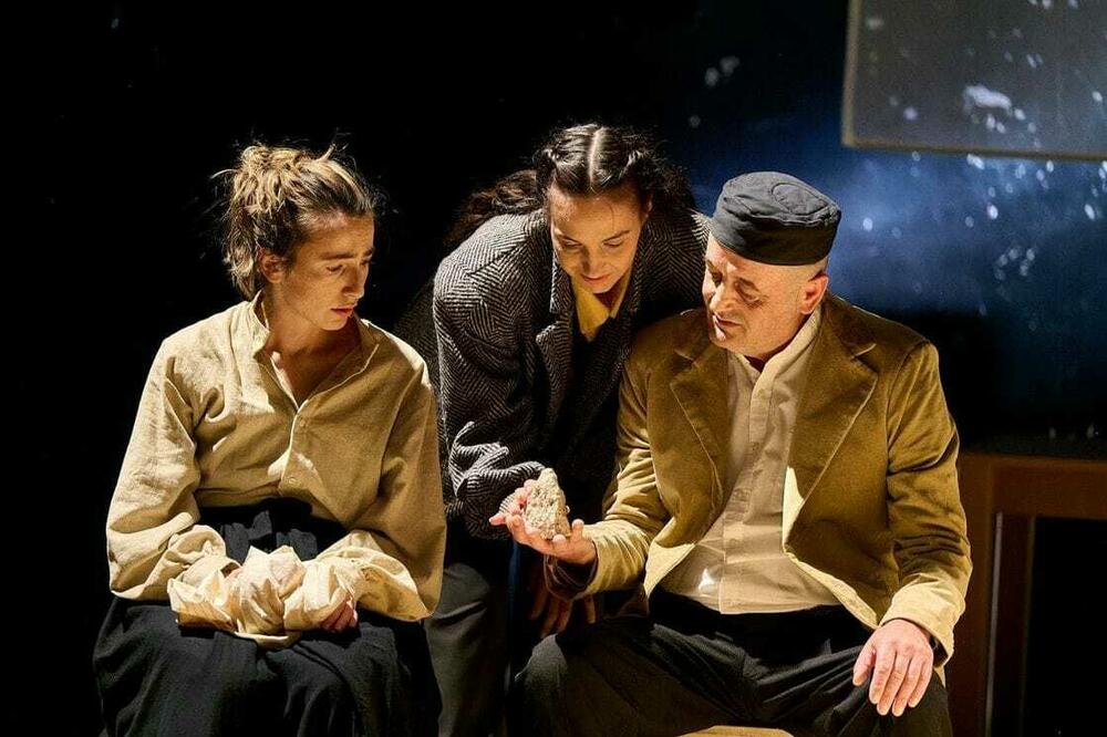 Scena iz predstave 'Slučaj virdžina'