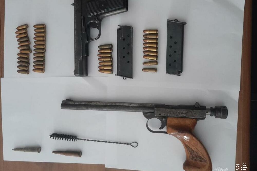Pronađeni pištolji, Foto: Uprava policije