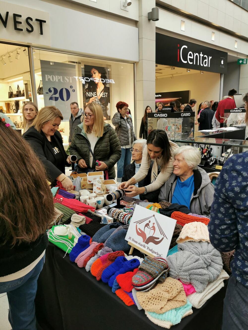 <p>Prikupljena sredstva biće uložena u unapređenje obrazovanja, kao i za zaštitu žena, kazala je prva dama Crne Gore Milena Milatović</p>