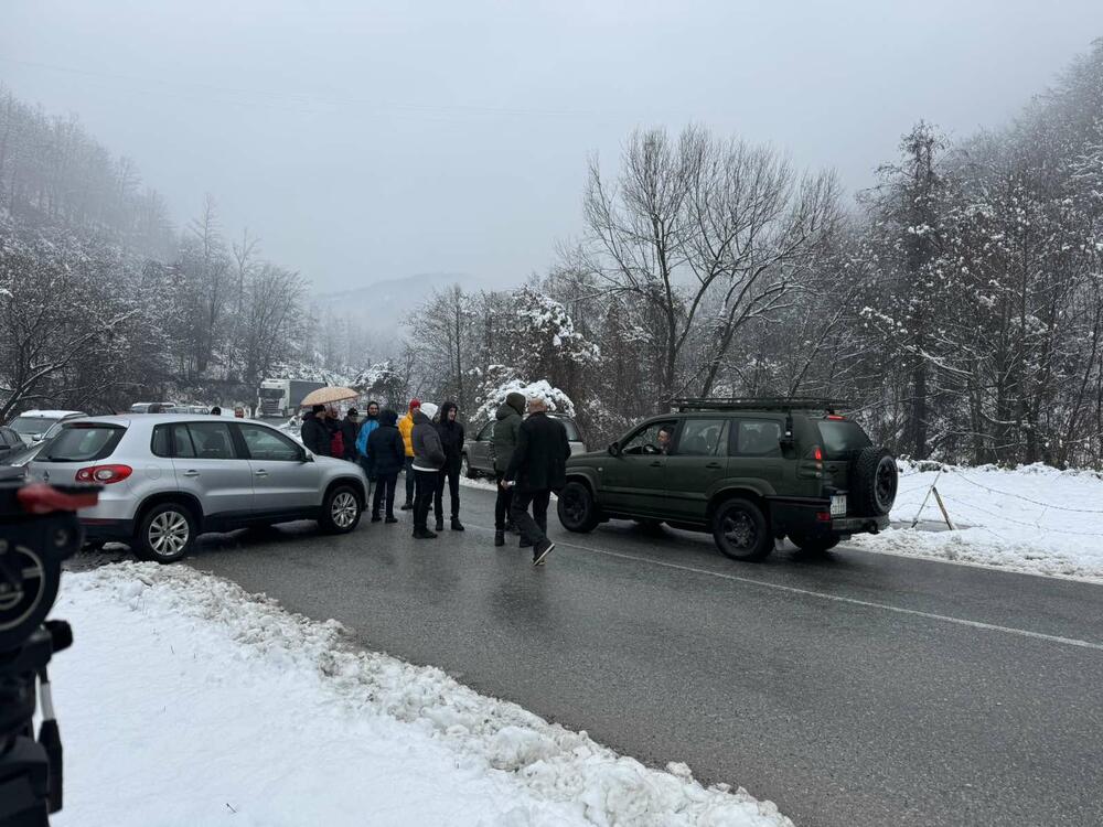 <p>“Na taj način želimo da im pružimo šansu da savjesno odrade poslove iz svojih nadležnosti, zbog čega vas obavještavam, da dok ne podnesu konačne izvještaje nećemo se okupljati ali ćemo svakako pratiti njihov rad", rekao je Velibor Madžgalj</p>