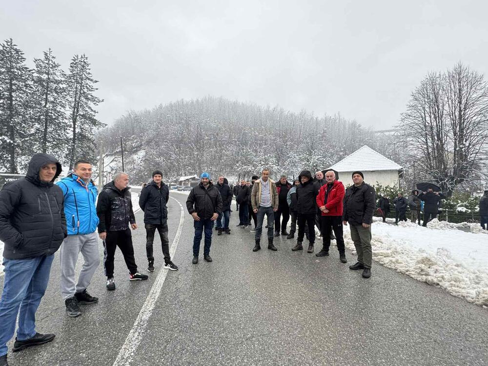 <p>“Na taj način želimo da im pružimo šansu da savjesno odrade poslove iz svojih nadležnosti, zbog čega vas obavještavam, da dok ne podnesu konačne izvještaje nećemo se okupljati ali ćemo svakako pratiti njihov rad", rekao je Velibor Madžgalj</p>