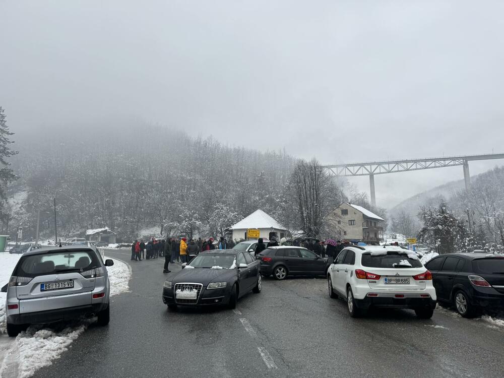 <p>“Na taj način želimo da im pružimo šansu da savjesno odrade poslove iz svojih nadležnosti, zbog čega vas obavještavam, da dok ne podnesu konačne izvještaje nećemo se okupljati ali ćemo svakako pratiti njihov rad", rekao je Velibor Madžgalj</p>