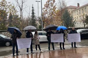 Tražiće smjenu direktorice Medicinske škole, ako profesoricu ne...