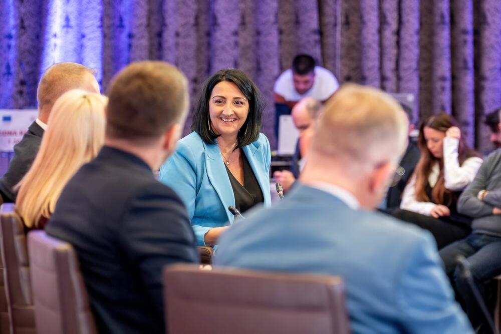 <p>"Naša je odgovornost da rodne principe ugradimo u sve aspekte upravljanja, dok istovremeno gradimo budućnost u kojoj će jednakost biti stvarnost za sve", istakla je Gorčević na događaju  "Rodna ravnopravnost i javna uprava"</p>