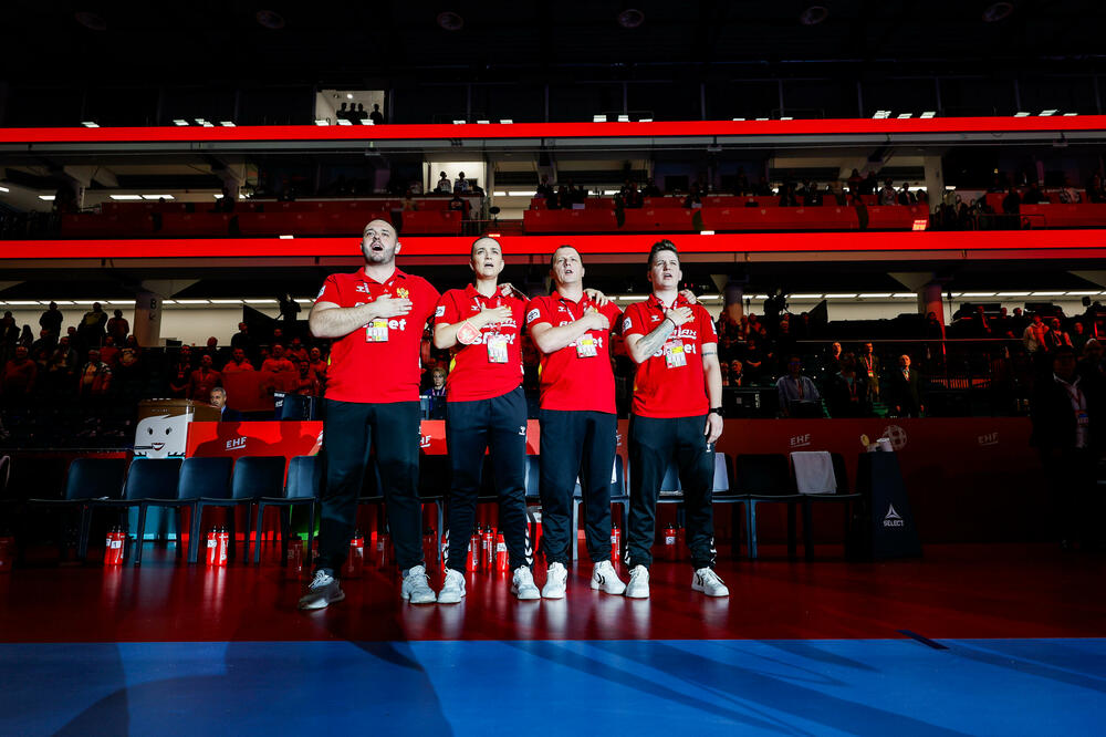 Suzana Lazović sa svojim stručnim štabom, Foto: Jozo Čabraja/kolektiff