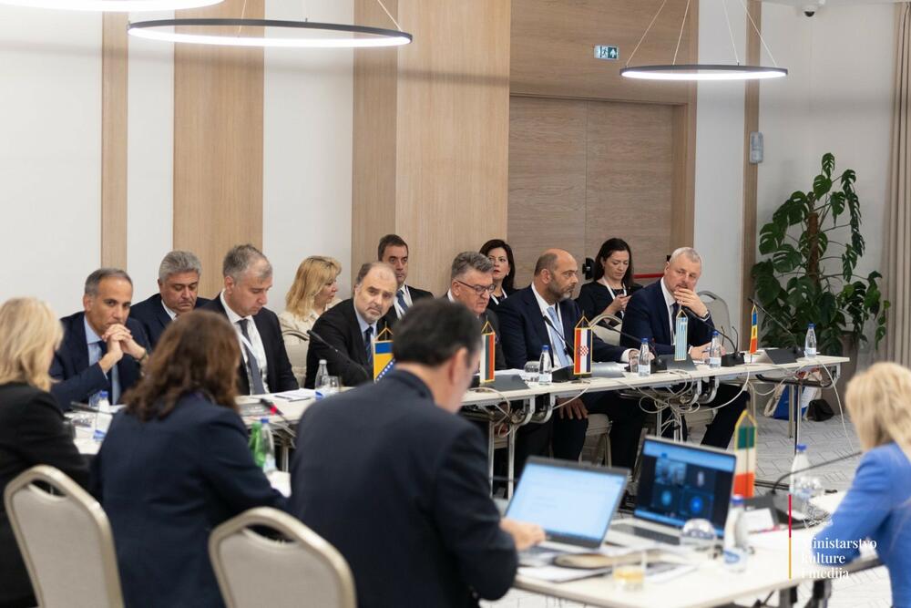 <p>"Na 33. godišnjicu stravičnog razaranja UNESCO-ovog zaštićenog grada Dubrovnika 1991. godine, želim govoriti o gradu bogatog kulturnog i istorijskog nasljeđa, koji je, nažalost, pretrpio značajnu štetu tokom nedavnih ratova", rekla je ministarka kulture i medija</p>