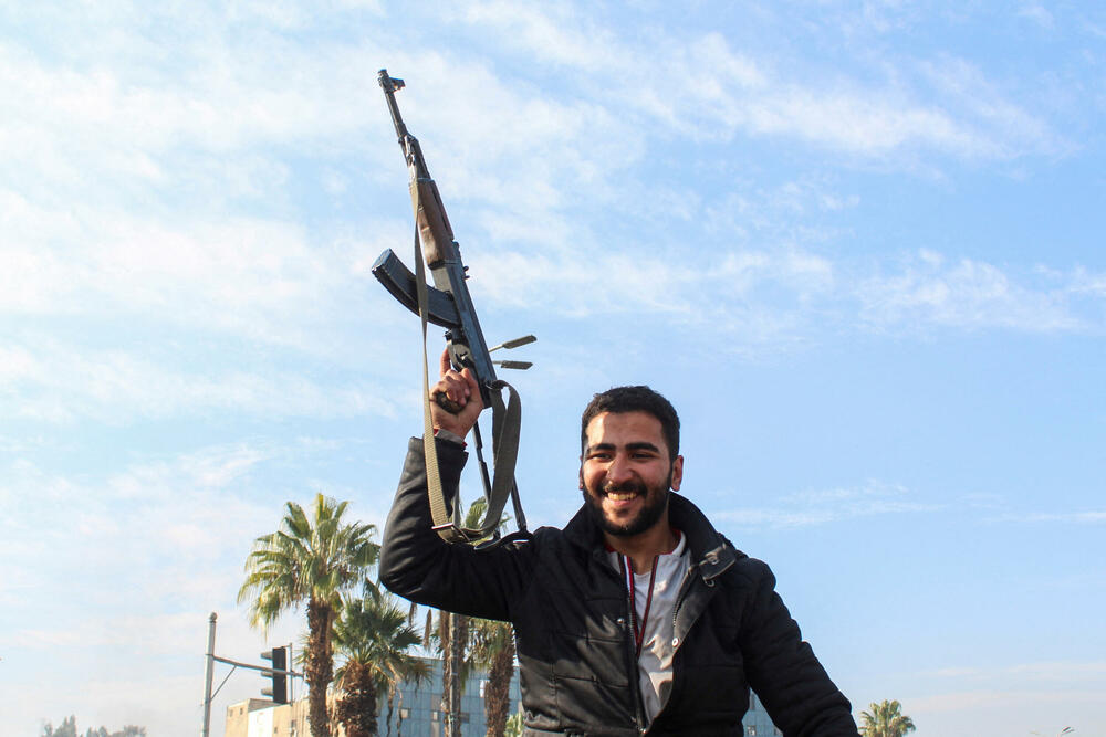 <p>Sirijski pobunjenici saopštili su da su okončali 24-godišnju autoritarnu vladavinu predsjednika Bašara al Asada</p>