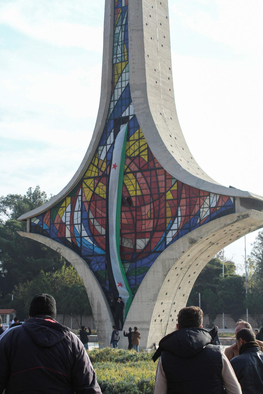 <p>Sirijski pobunjenici saopštili su da su okončali 24-godišnju autoritarnu vladavinu predsjednika Bašara al Asada</p>