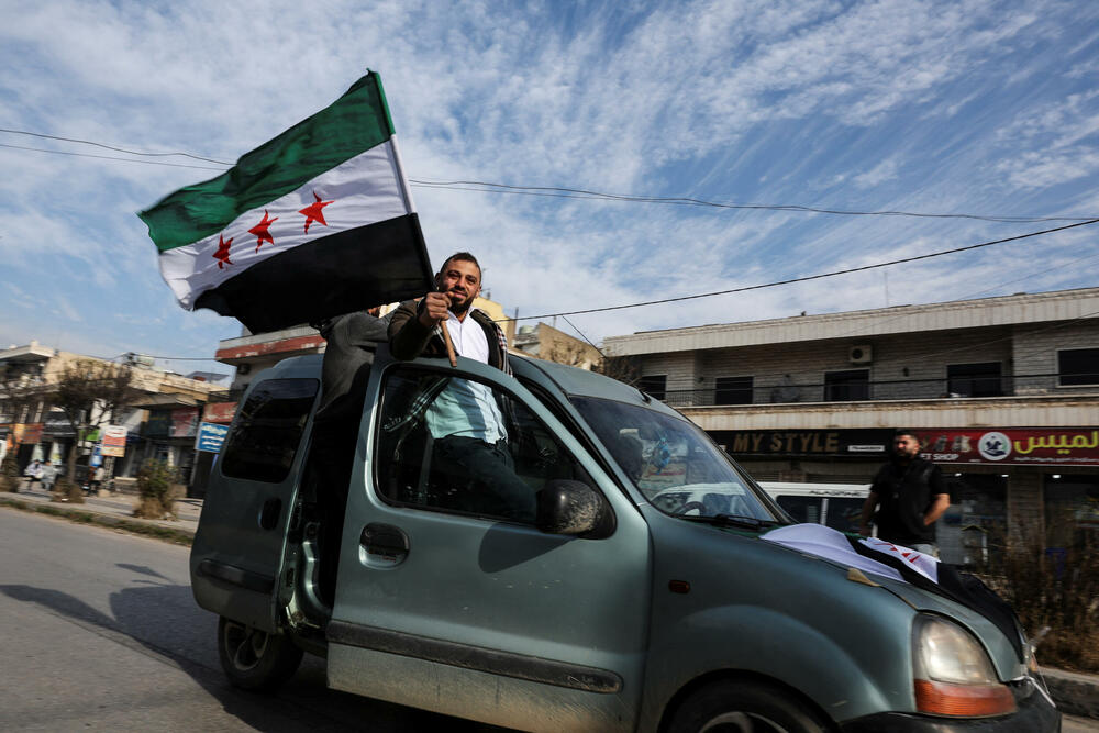 <p>Sirijski pobunjenici saopštili su da su okončali 24-godišnju autoritarnu vladavinu predsjednika Bašara al Asada</p>