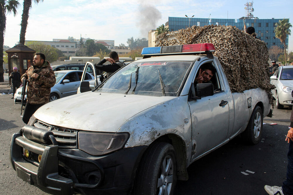 <p>Sirijski pobunjenici saopštili su da su okončali 24-godišnju autoritarnu vladavinu predsjednika Bašara al Asada</p>