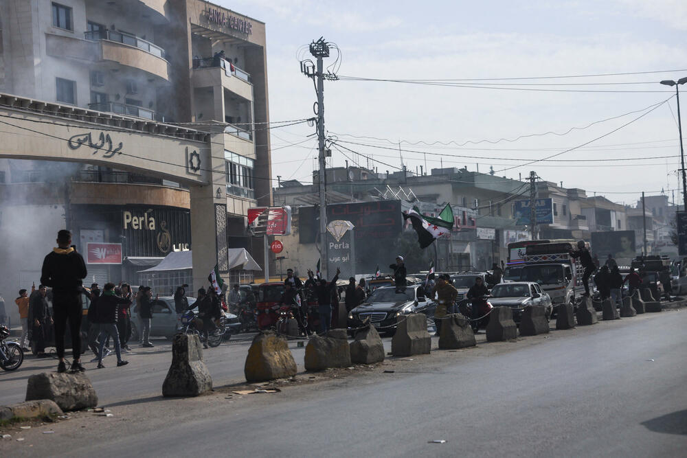 <p>Sirijski pobunjenici saopštili su da su okončali 24-godišnju autoritarnu vladavinu predsjednika Bašara al Asada</p>