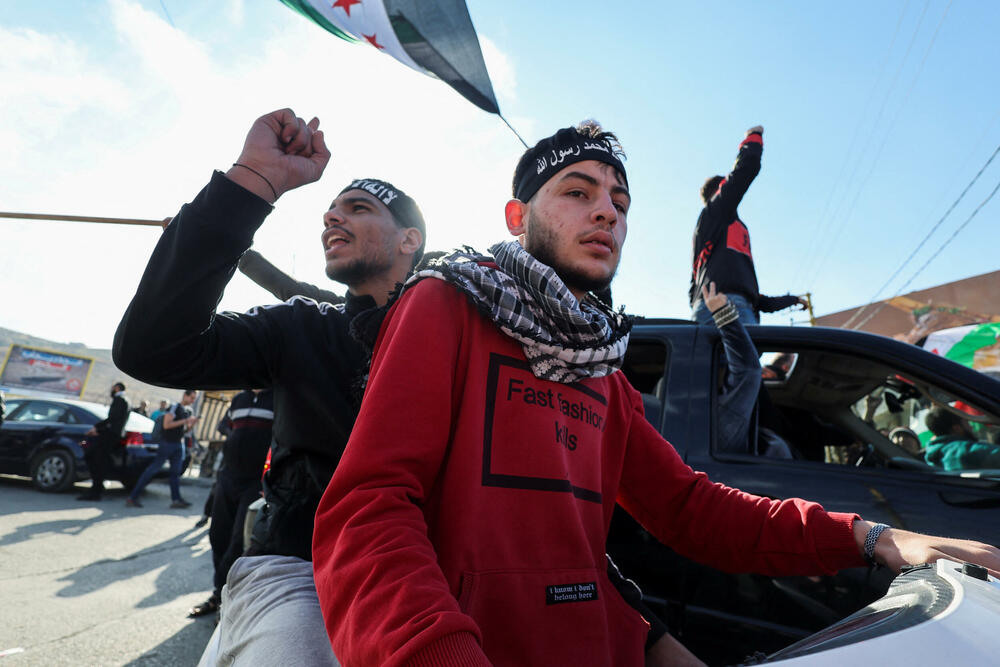 <p>Sirijski pobunjenici saopštili su da su okončali 24-godišnju autoritarnu vladavinu predsjednika Bašara al Asada</p>