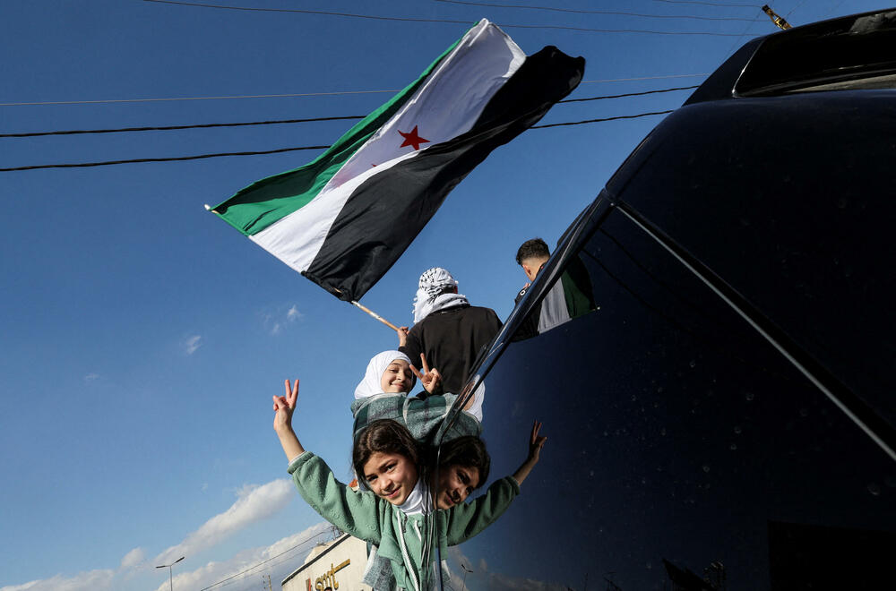 <p>Sirijski pobunjenici saopštili su da su okončali 24-godišnju autoritarnu vladavinu predsjednika Bašara al Asada</p>