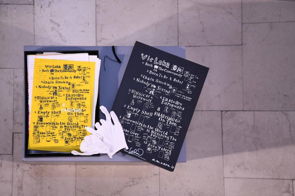 <p>Aleksandar Leka Mladenović za Vijesti govori o svom stvaralaštvu koje je prvi put predstavljeno crnogorskoj publici na izložbi “Overground Post-Pop” u MSUCG, priča o panku, estetici, umjetnosti uopšte i njenoj svrsi, položaju i odnosu sa publikom, ali i svakodnevnim izazovima i dešavanjima</p>