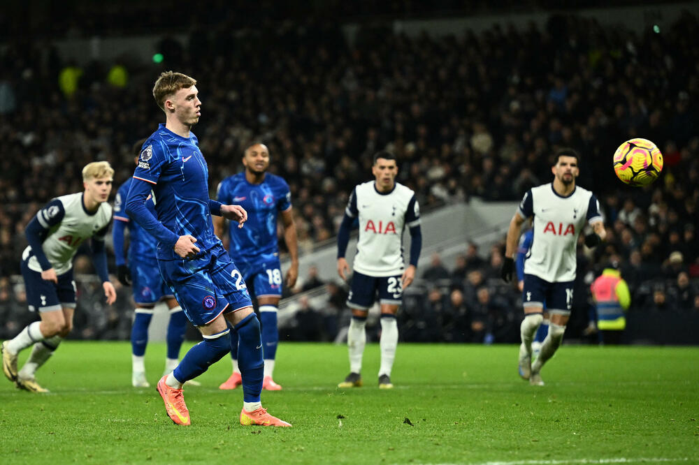 Momenat kada je Palmer „panjenkom” povisio na 4:2, Foto: Reuters