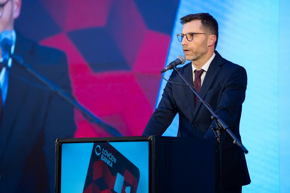 <p><strong>U novu godinu sa Vrh karticom</strong></p>