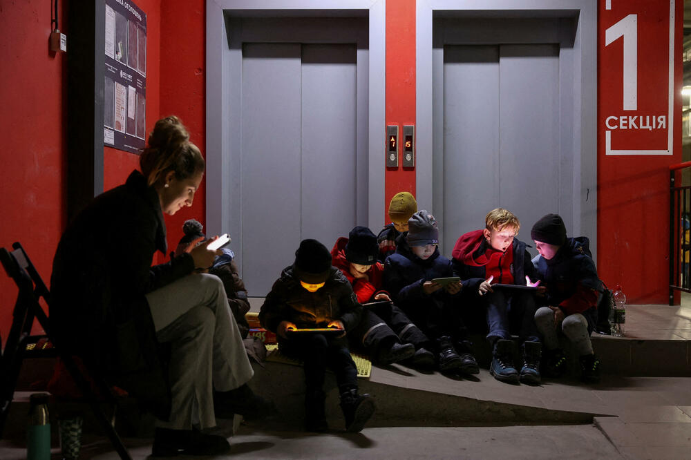 Ljudi u skloništu u Lavovu na zapadu Ukrajine, Foto: Reuters
