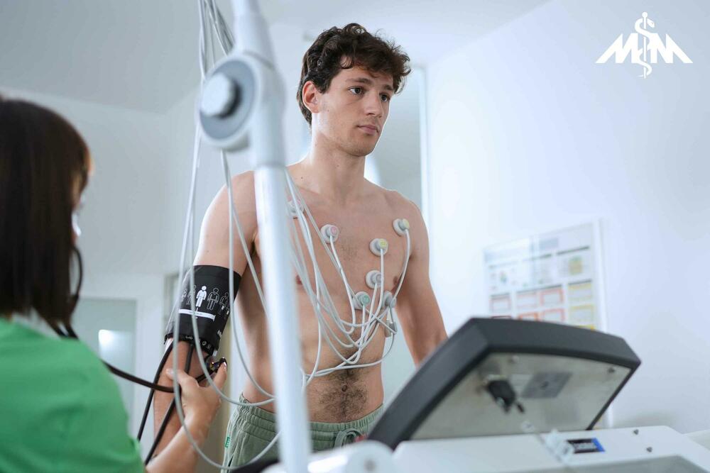 <p>Kardiovaskularne bolesti su vodeći uzrok smrtnosti širom svijeta, odgovorne za više od 17 miliona smrti svake godine. Pored gubitka života, ove bolesti uzrokuju invaliditet, produžene hospitalizacije i opterećuju zdravstvene sisteme, što čini prevenciju, pravovremenu dijagnostiku i usvajanje zdravih životnih navika esencijalnim koracima u procesu očuvanja zdravlja.</p>